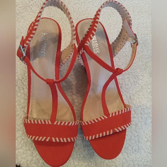 Charles By Charles David Suede Red Faux Cork Wedge T-Strap Sandal | Size: 9.5M - Picture 5 of 14